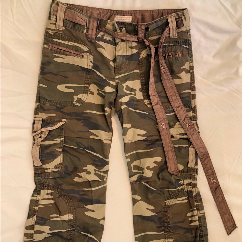 Camouflage capris